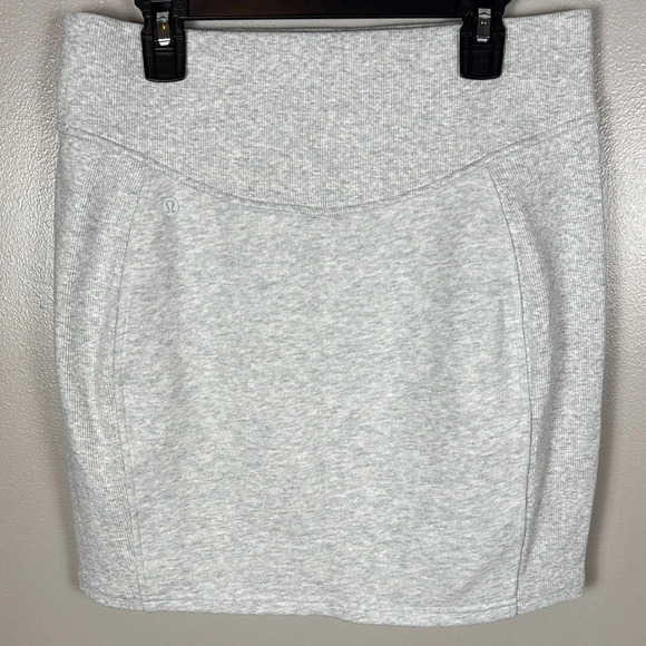 Lululemon Scuba Skirt Medium - Picture 3 of 7